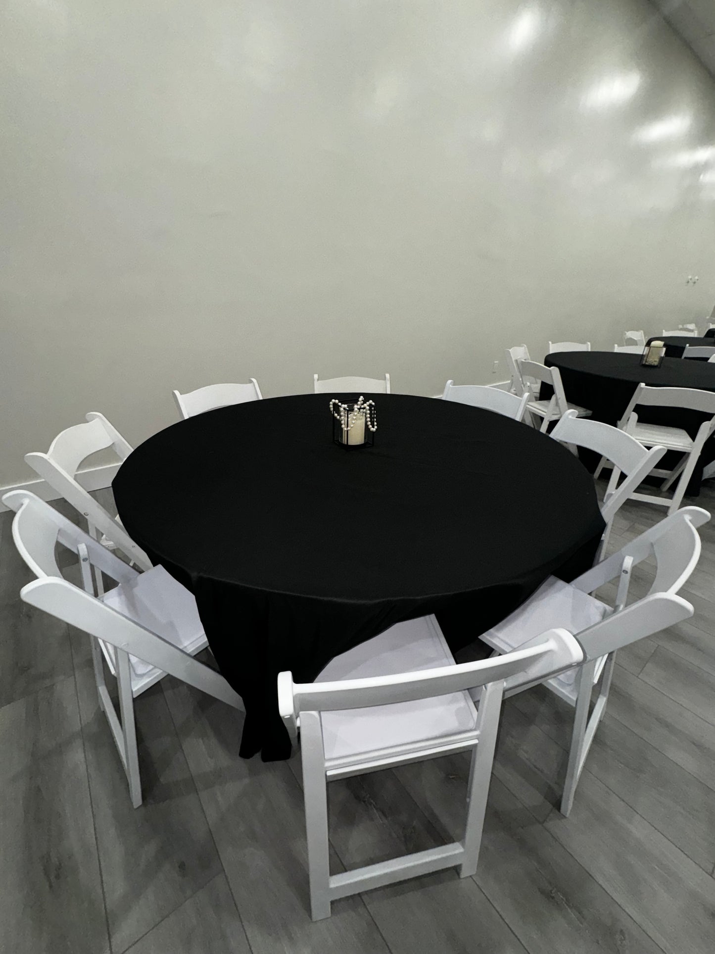 Premium Tables & Chairs with Tablecloths – 21 Tables + 125 Chairs