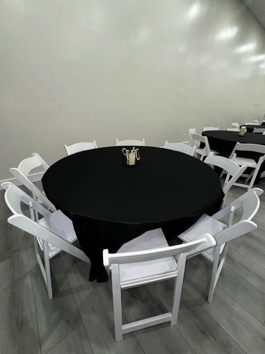 Premium Tables & Chairs with Tablecloths – 21 Tables + 125 Chairs