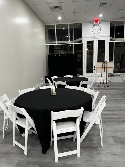 Standard Tables & Chairs with Tablecloths – 16 Tables + 100 Chairs